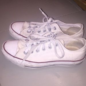 Converse chuck Taylor all white low tops size 7